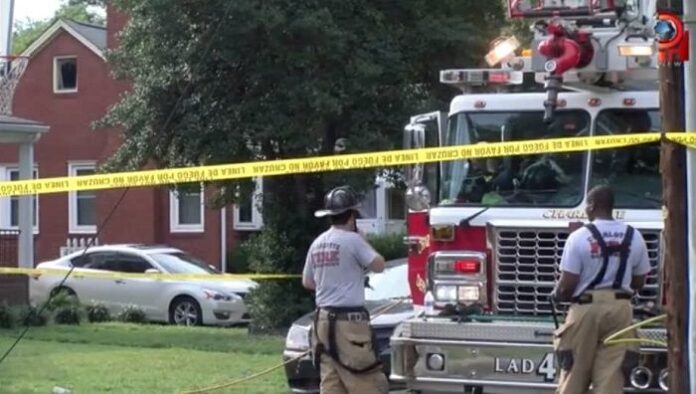 Un bombero latino invita a aplicar en Charlotte Fire Departament