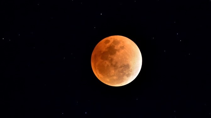 Eclipse lunar de hoy, el más largo en 600 años
