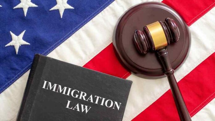 Las cortes de inmigración en EE. UU. tienen un atasco de 1.5 millones de casos