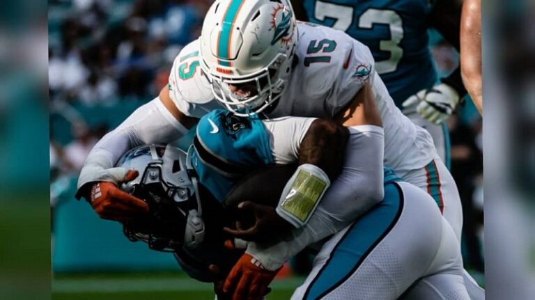 Panthers caen ante Dolphins y se hunden en la tabla