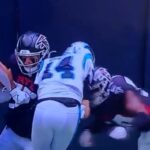 Sam Darnold sale del juego por conmoción cerebral