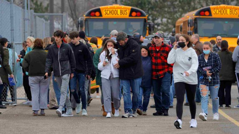 Tiroteo en colegio de Michigan dejó 6 heridos y 3 muertos