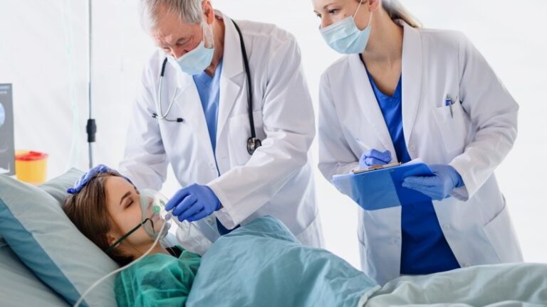 América entra al 2022 con 100 millones de casos de covid-19