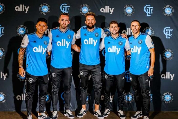 Así es la primera equipación en la historia de Charlotte FC