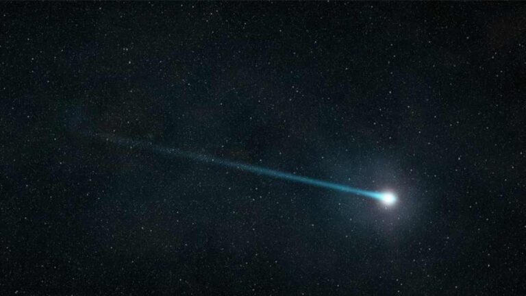 Brillante «Cometa de Navidad» en su punto máximo