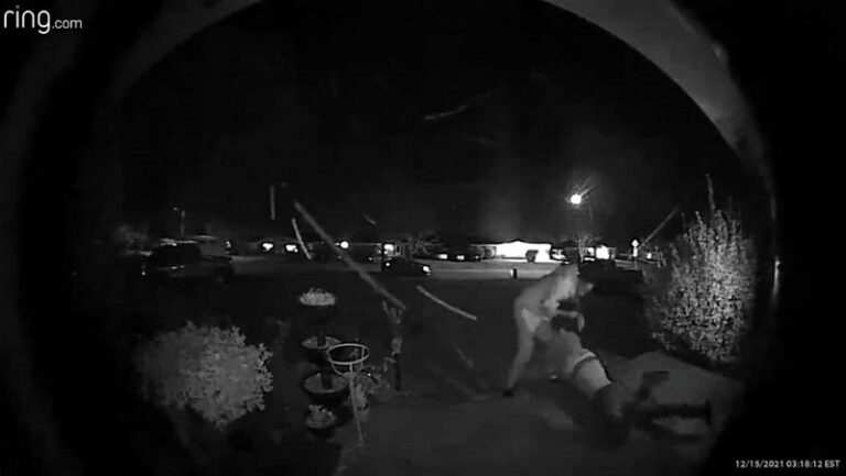 Cámara de vigilancia capta golpiza y secuestro en Charlotte