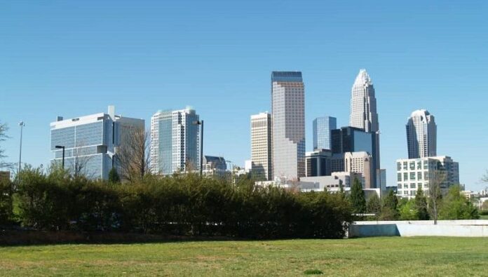 Condado Mecklenburg cierra por vacaciones