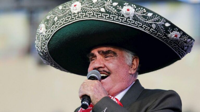 Falleció Vicente Fernández, tesoro nacional de México