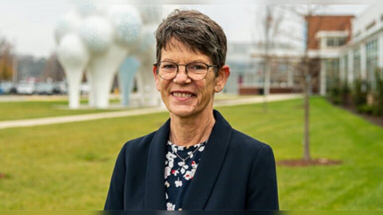 Gibbie Harris recibe el más alto honor de Carolina del Norte