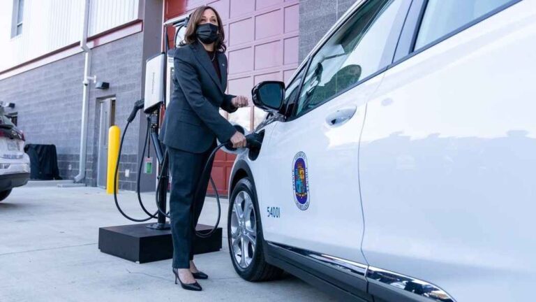 Kamala Harris anuncia inversión de $1.200 millones