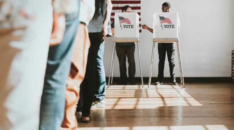 Más de 800.000 migrantes votarán en elecciones locales de NYC