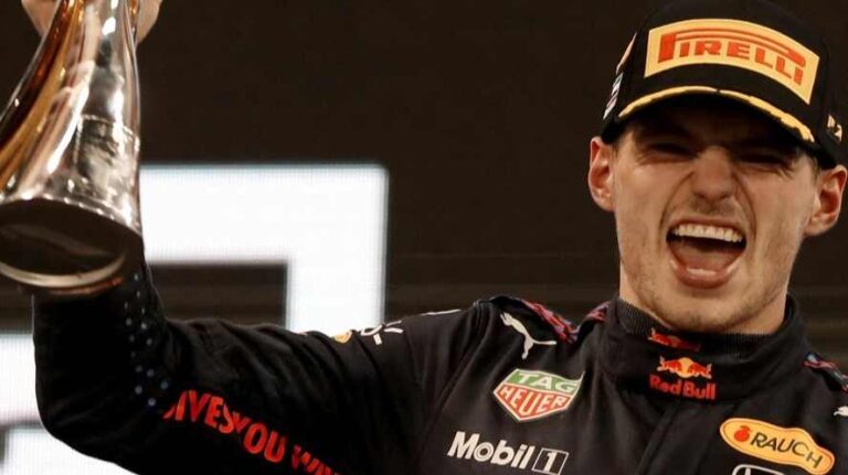 Max Verstappen le gana a Lewis Hamilton en la última vuelta