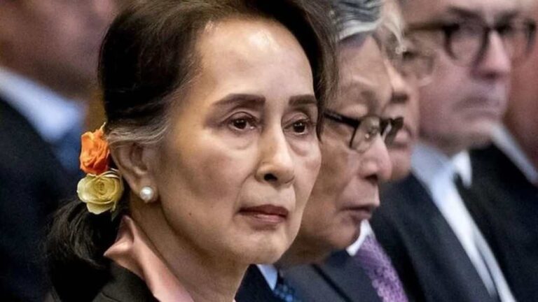 Nobel de la Paz, Suu Kyi condenada a cuatro años de prisión