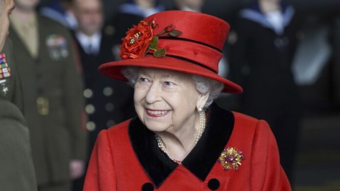 Reina Isabel II rompe la tradición navideña por seguridad