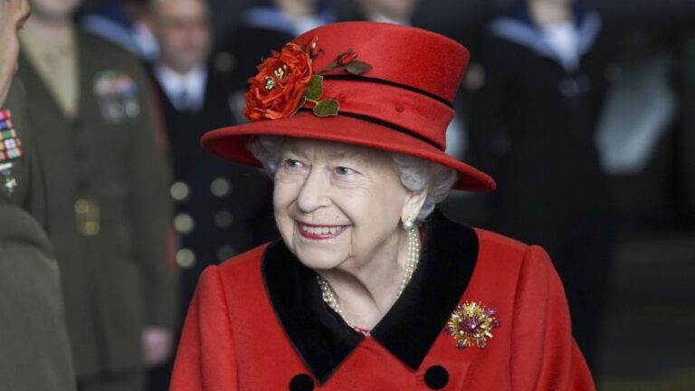 Reina Isabel II rompe la tradición navideña por seguridad