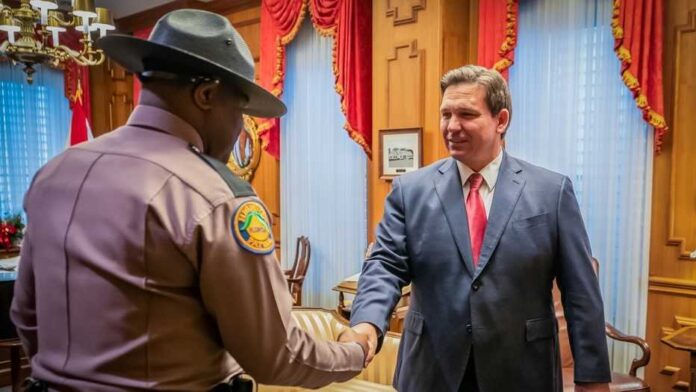 Ron DeSantis acusado por demócratas de desaparecer