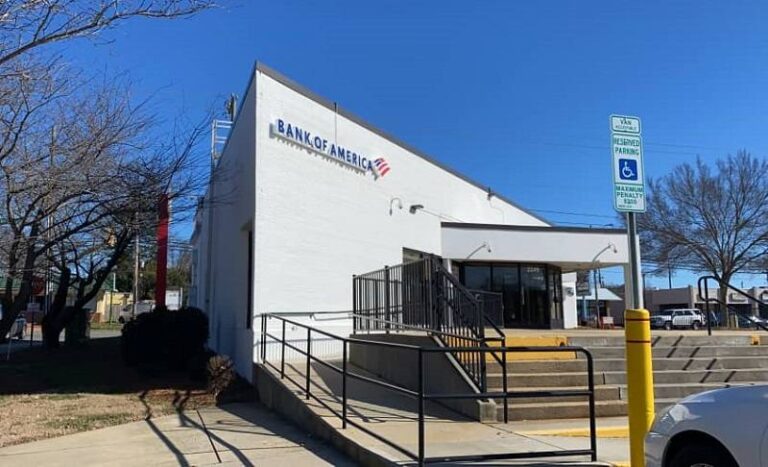 Bank of America reduce cargos por sobregiro   