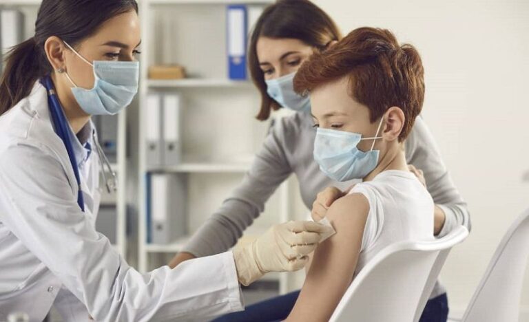 Dosis de refuerzo para niños de 12 a 15 años ayuda a prevenir enfermedad grave