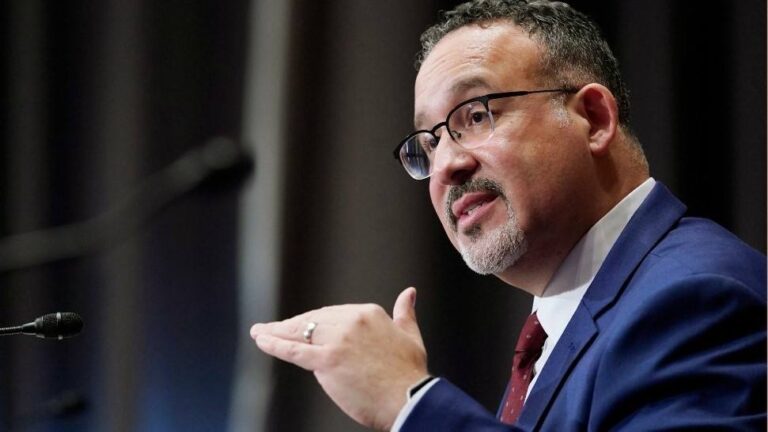 EE. UU. prevé mantener los colegios abiertos