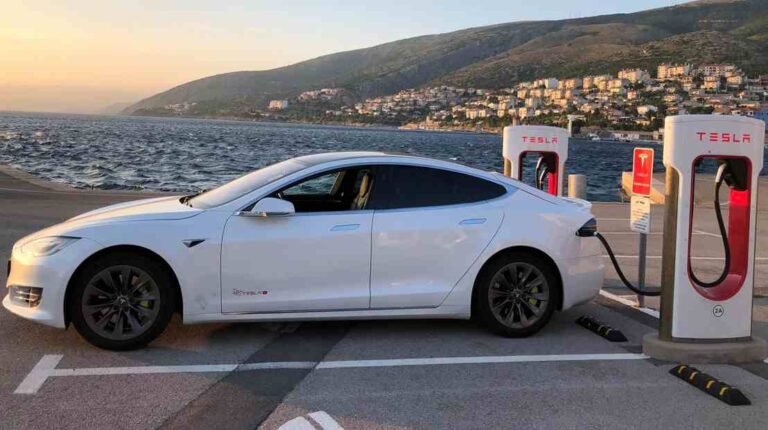 En 2021 Tesla entregó 87% más vehículos que en 2020