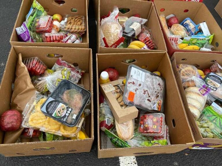 Loaves & Fishes arranca el año con entrega de alimentos