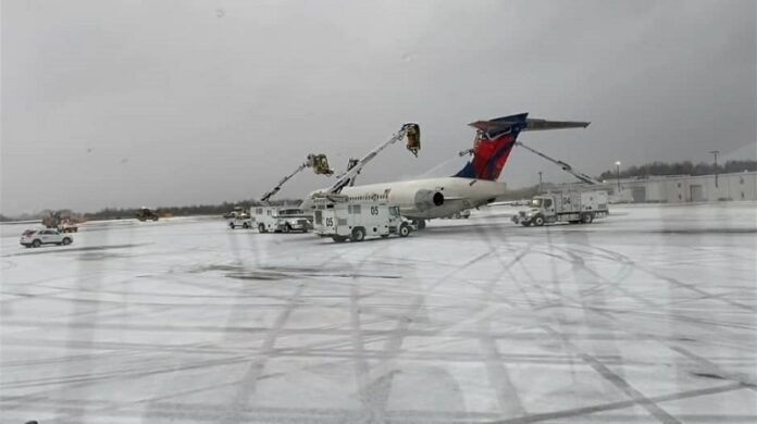 Masiva cancelación de vuelos en aeropuerto de Charlotte