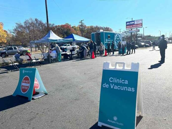 Atrium Health y El Rey Supermercado se unen en jornada de vacunación