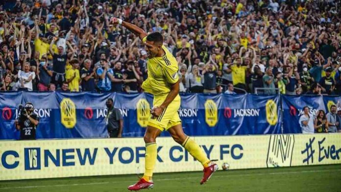 Charlotte FC intercambia a delantero central del Nashville SC