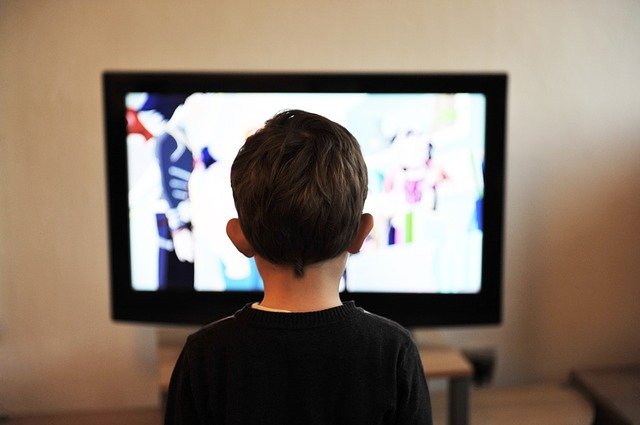 Cuidado con los televisores y los niños durante el Super Bowl