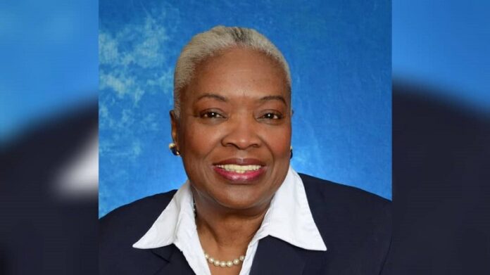 Otorgada licencia médica a la comisionada Ella Scarborough