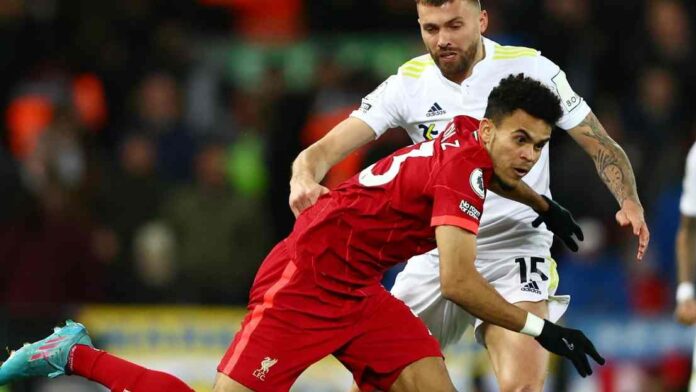 Notable adaptación de Luis Díaz en el Liverpool