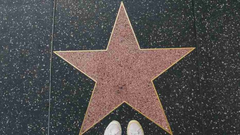 Actor que suma una estrella en el Paseo de la Fama de Hollywood
