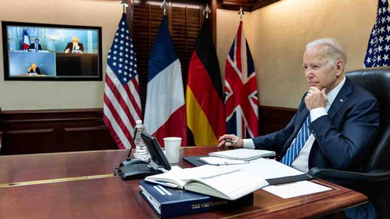 Biden apretó importaciones energéticas de Rusia