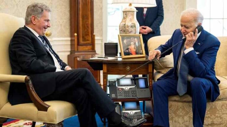 Biden celebra a una Finlandia cercana a la OTAN