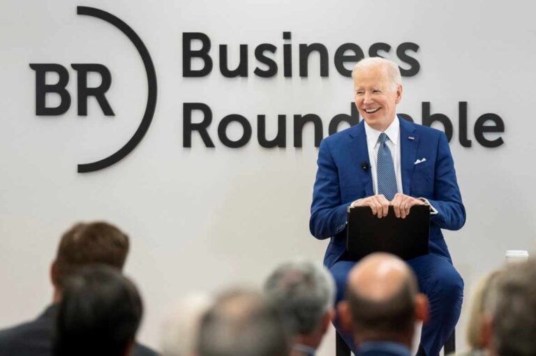 Biden complacido por iniciativa de empresas de EE. UU., con Rusia