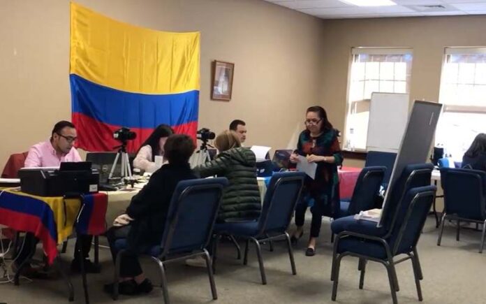 Colombianos en las Carolinas votan en legislativas