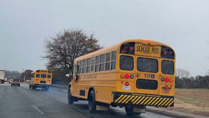 Estudiantes heridos en accidente de school bus