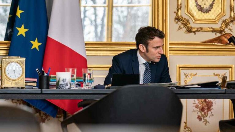 Pesimismo en Ucrania tras llamada Emmanuel Macron a Moscú