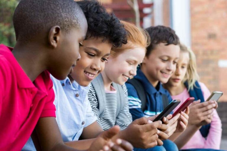 Proyecto de ley de redes sociales para niños en California
