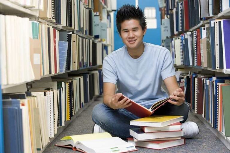 Aplica a subvenciones para estudiar en universidades