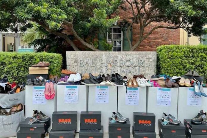Estudiantes distribuyen miles de zapatos para desamparados