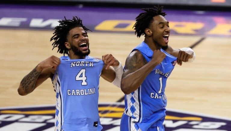 North Carolina ante Kansas en la final del baloncesto universitario