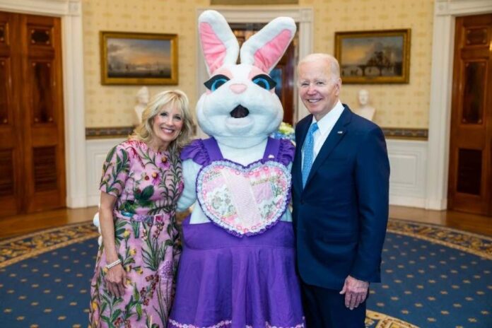 Nublada celebración de Easter Egg Roll de Joe Biden