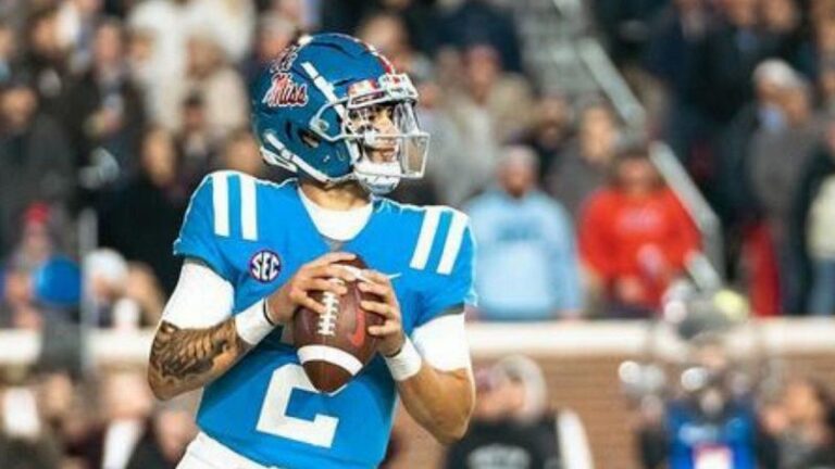 Panthers seleccionaron a quarterback de origen latino