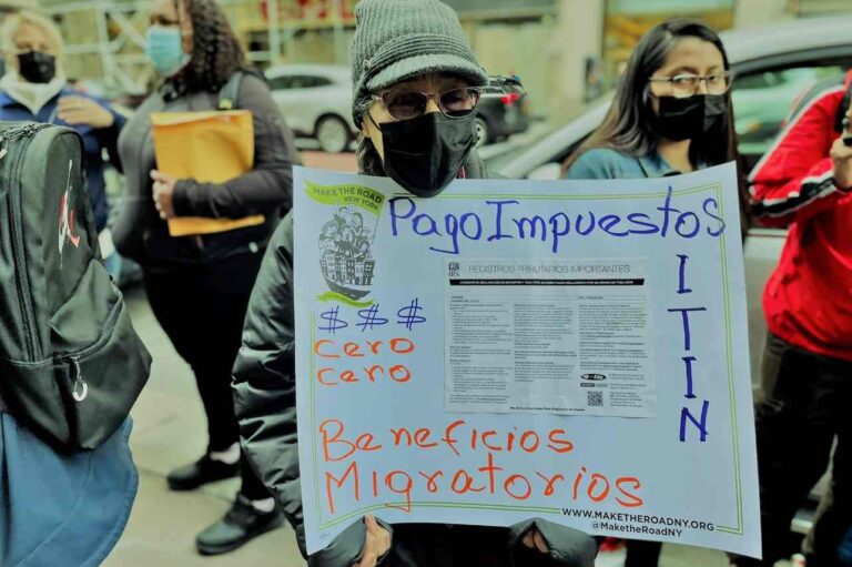 Pese a que inmigrantes pagan impuestos no son ciudadanos