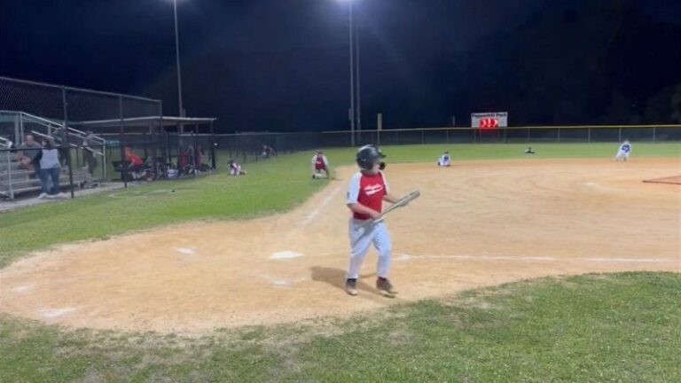 Ráfaga de tiros en pleno juego de béisbol menor