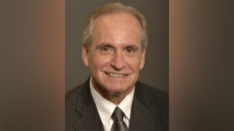 Hugh Hattabaugh asume como superintendente interino