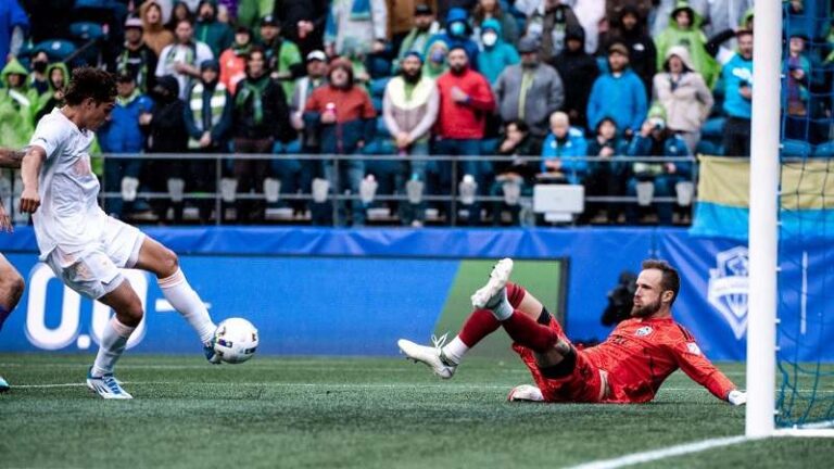 Charlotte FC perdió la ventaja en Seattle