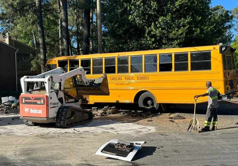 Comunidad reacciona a accidente de autobús escolar