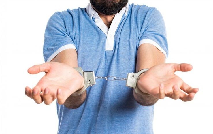 Cuatro hombres acusados de delitos sexuales